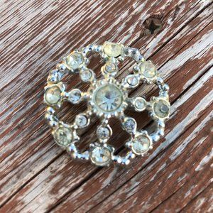 Beautiful Round Snowflake Coat Brooch Pin Vintage with Rhinestones